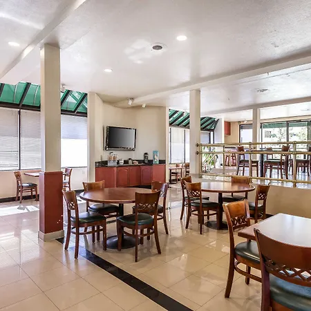 Comfort Inn & Suites Irvine Spectrum 